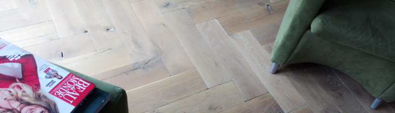 Een houten vloer als een visgraat uitvoering dat is ook in Friesland mogelijk. De Vloerderij heeft ze.